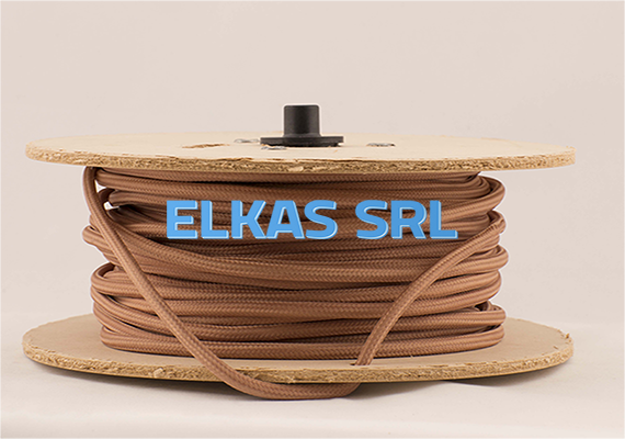 Nossos cabos são certificados. Eles também têm um processo de colagem que os impede de serem desintegrados em sua armadura